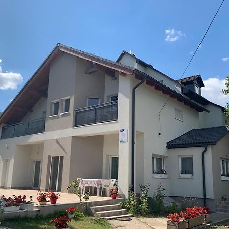 Monostor Panzio Bed & Breakfast Komarom Exterior photo
